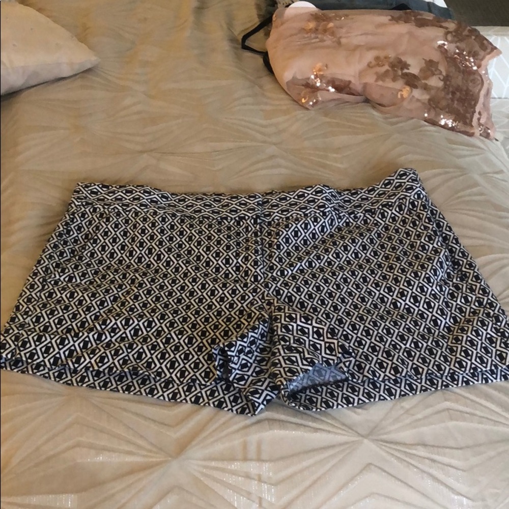 Joe fresh black & white shorts. Flat front 12 new